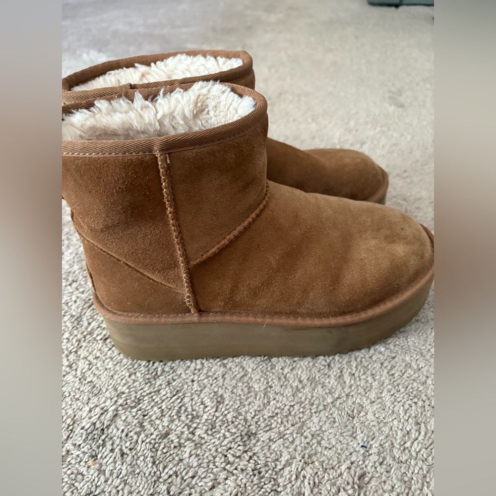 UGG Tan Platform Boots - Picture 4 of 6